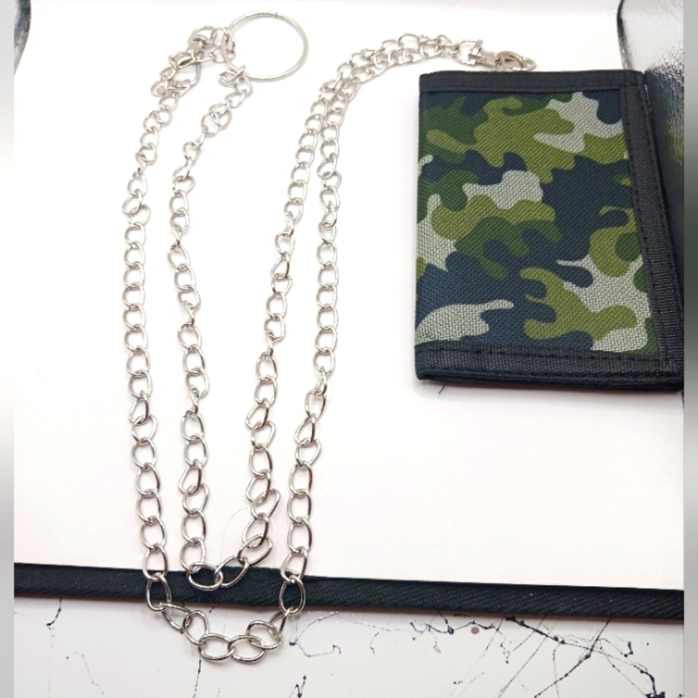 Green  Camouflage TRI-Fold Nylon Wallet with 18 " Double  Layered  Metal Chain
